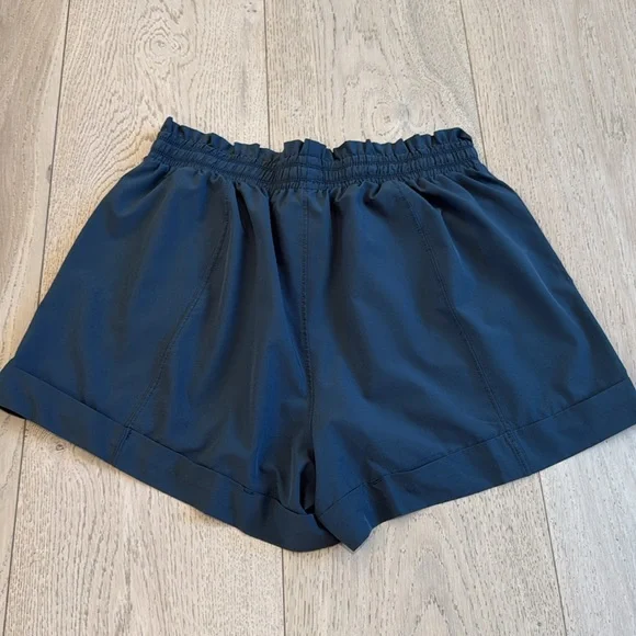 Apana Yoga Paperbag Waist Shorts in Size Large - Picture 2 of 10